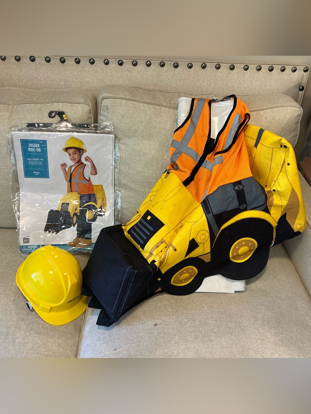 Kids Digger Excavator Ride-On Halloween Costume Small 4-6 + Hard Hat